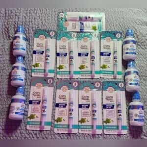 White and Blue Oral Care Set